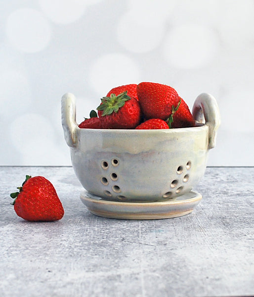 Berry Bowl - Pale Green Medium