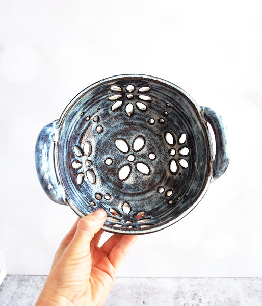 Berry Bowl - Large Cream Blue