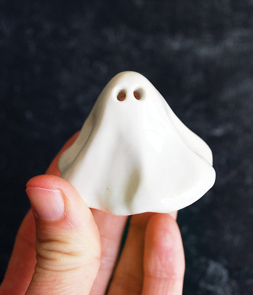 Tiny Ghost Magnet