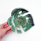 Green Monstera Leaf Bowl - MediumMonstera Leaf Bowl. Ceramic Leaf Dish. Jewelry Storage. Key Holder
This gorgeous bright green leaf bowl is handmade using a real Monstera leaf. Each bowl is one of a