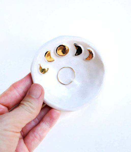 Moon Phase Jewelry Dish - White and GoldThis little pinch pot dish, with a gold moon phase design, is a perfect little jewelry dish.
Glazed in white with 22k gold luster details.
::::::::::::::::::::::::::